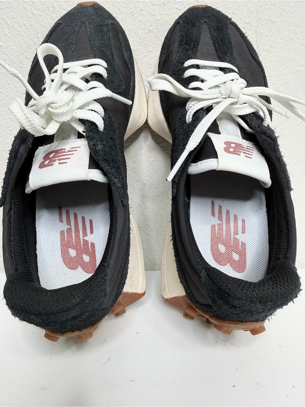 New Balance 327 Sneakers Women's Black & White Retro Runner Sneakers Size 7 - Picture 6 of 6